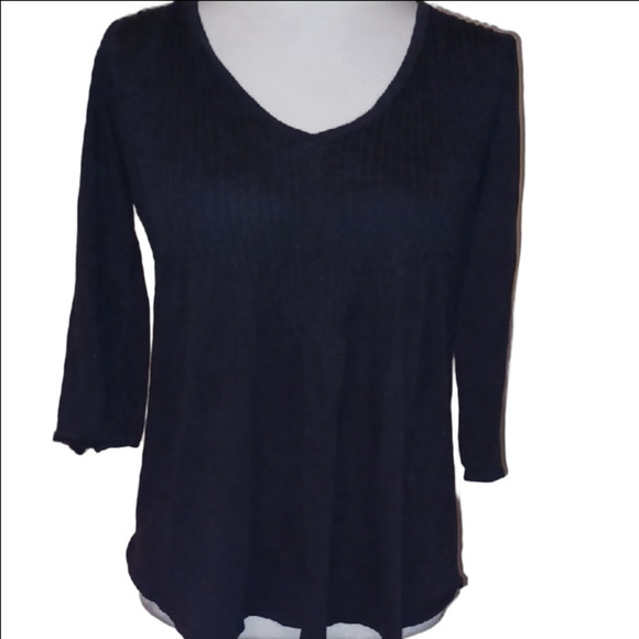 💙🌺Women's Black V-Neck Top - Picture 2 of 9